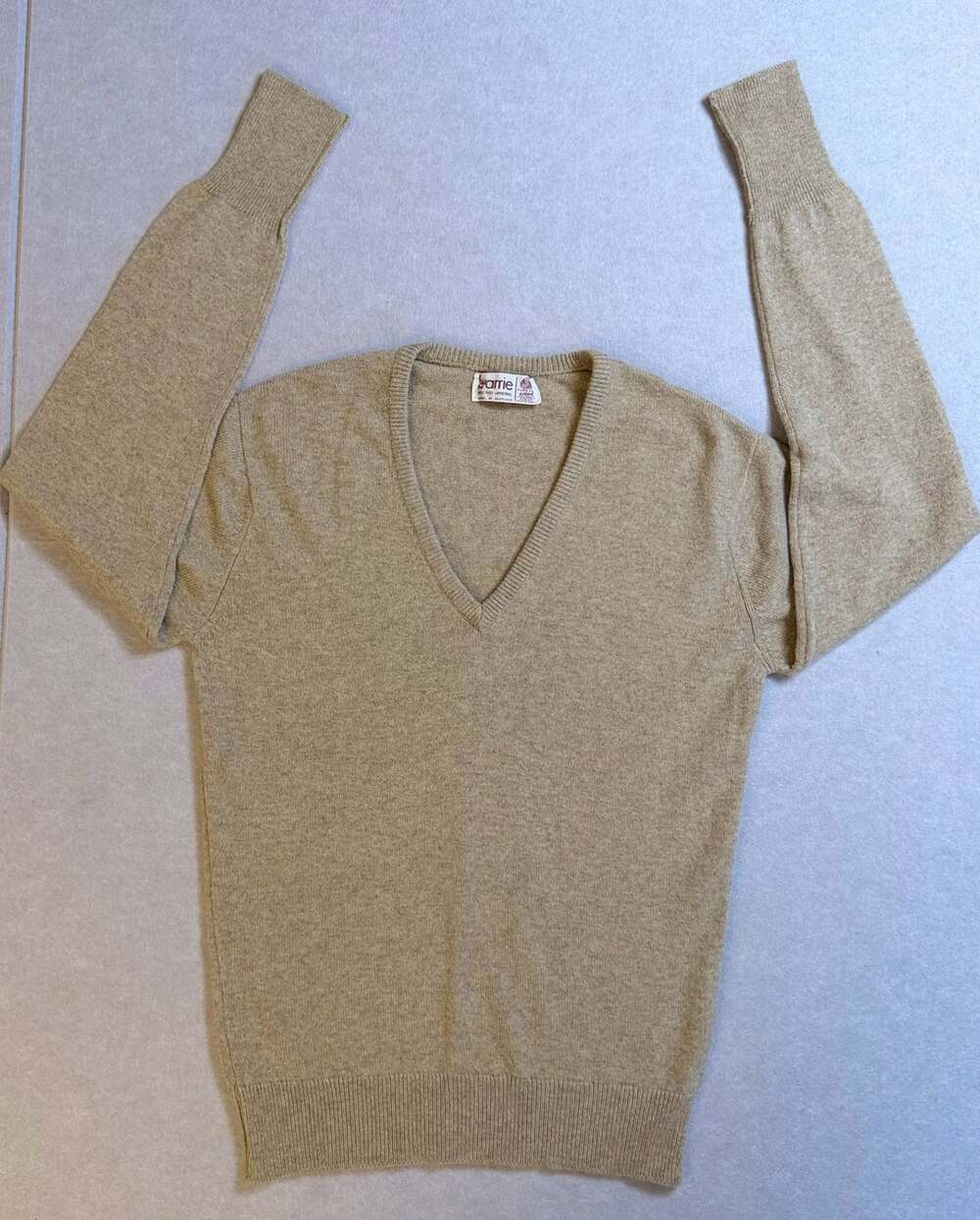 Barrie Women’s Lambswool V-Neck Sweater Size 38 Beige Made in Scotland Vintage